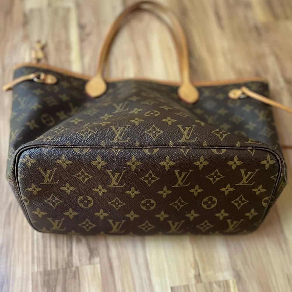 Authentic Louis Vuitton Neverfull MM With Pouch - Picture 10 of 16